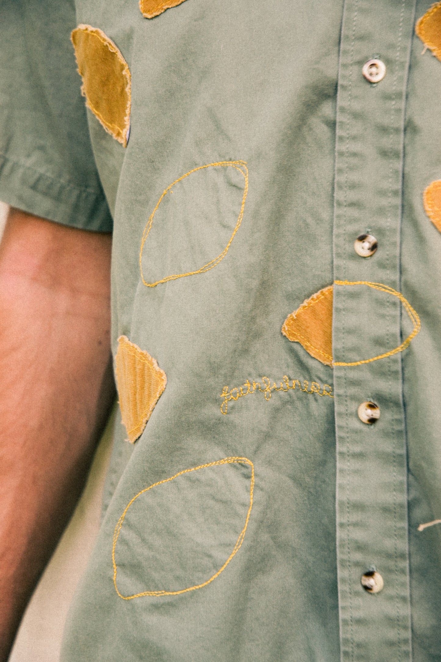 FAITHFULNESS Button Down - Sage