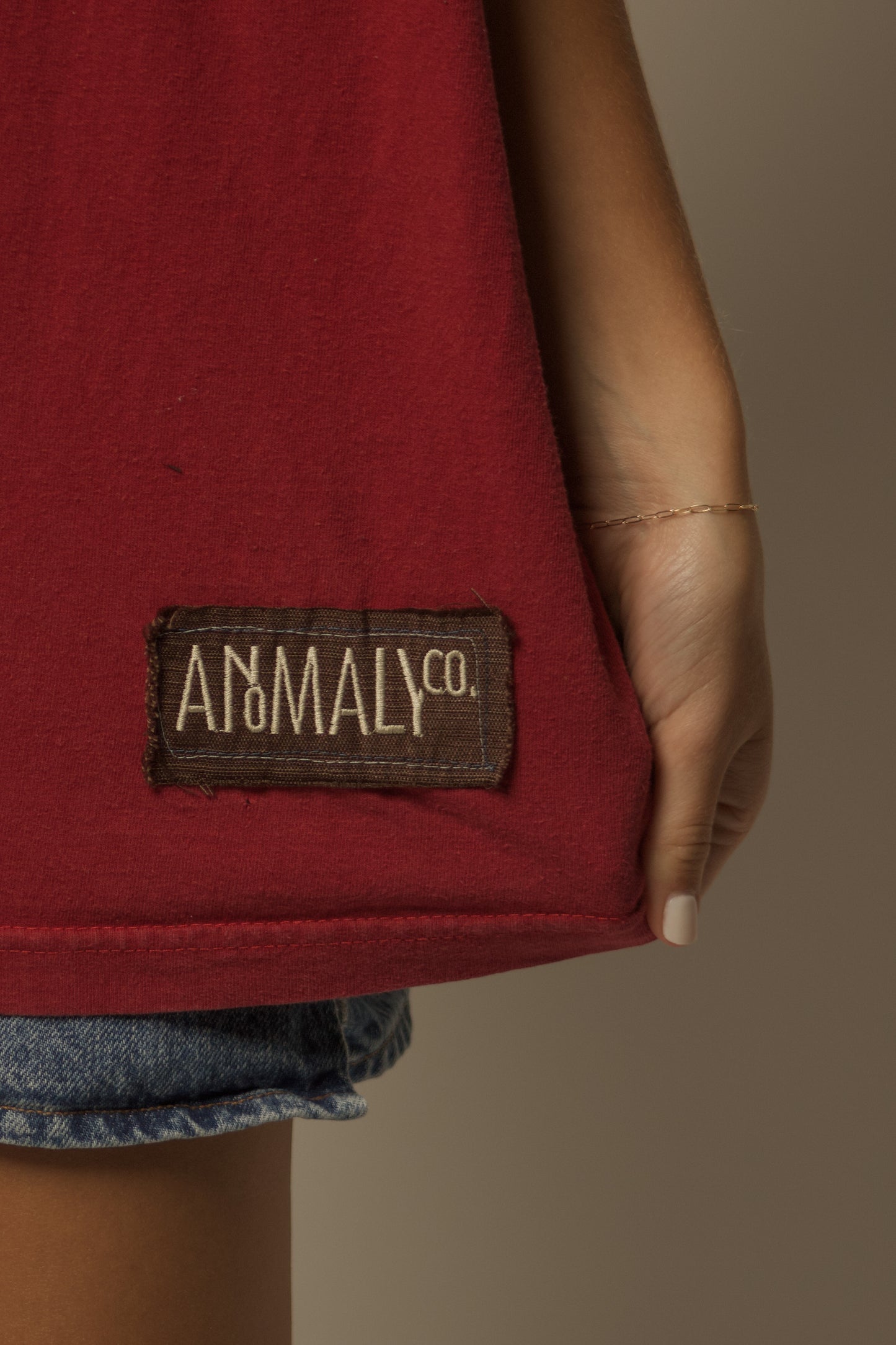 10/40 Window Tee - Red
