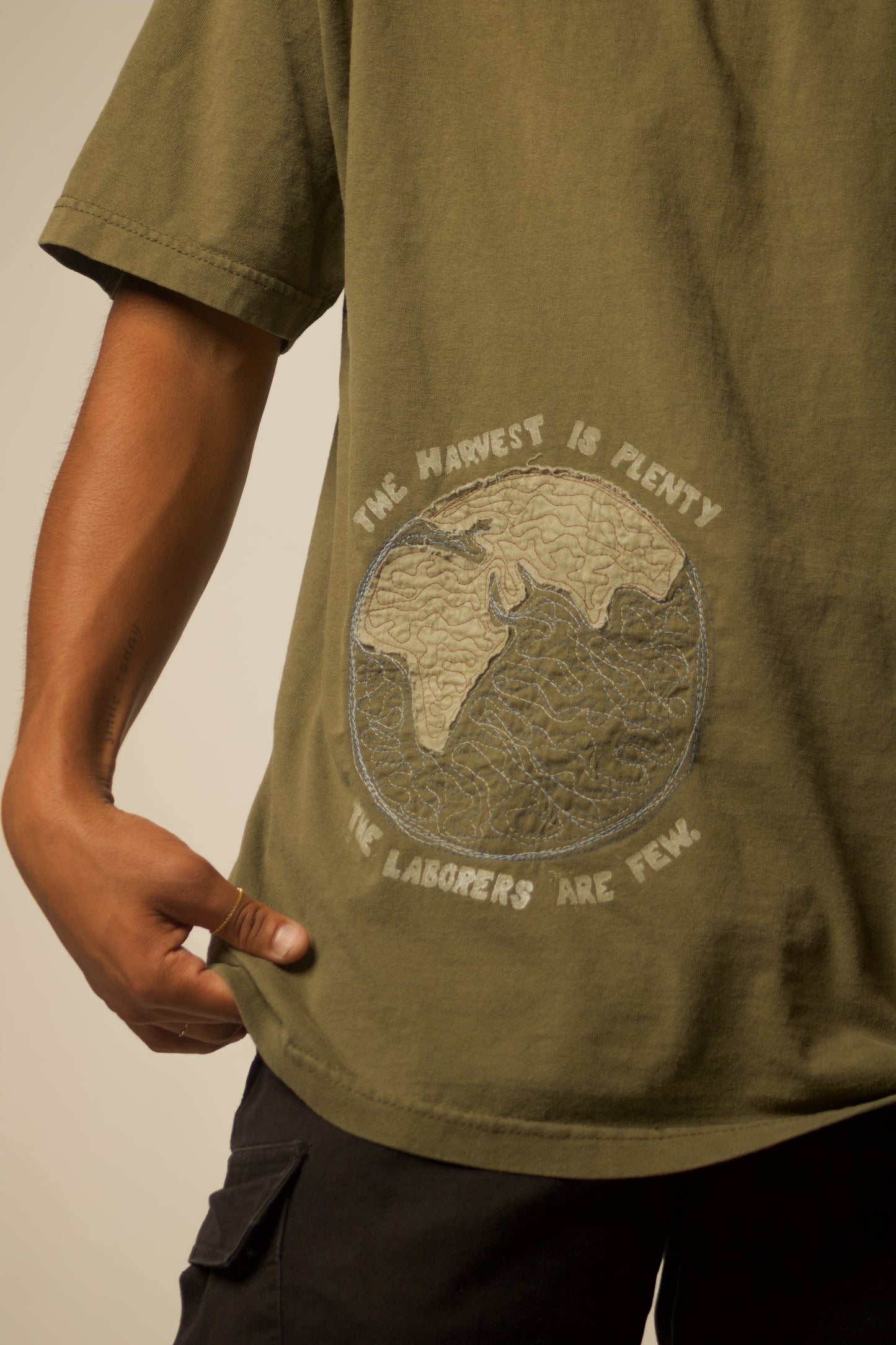 10/40 Window Tee - Olive Green