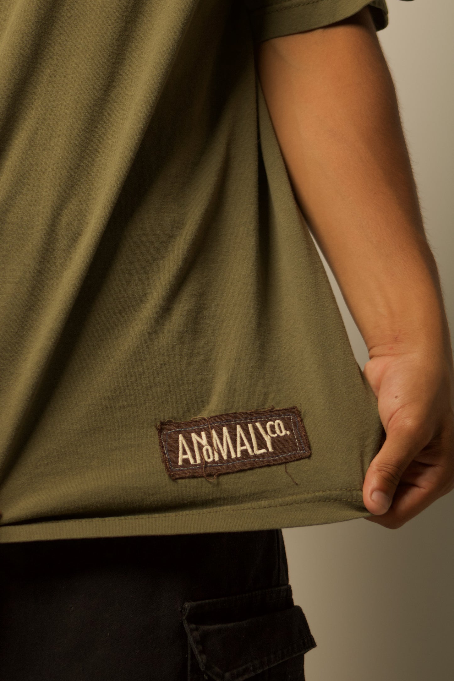 10/40 Window Tee - Olive Green